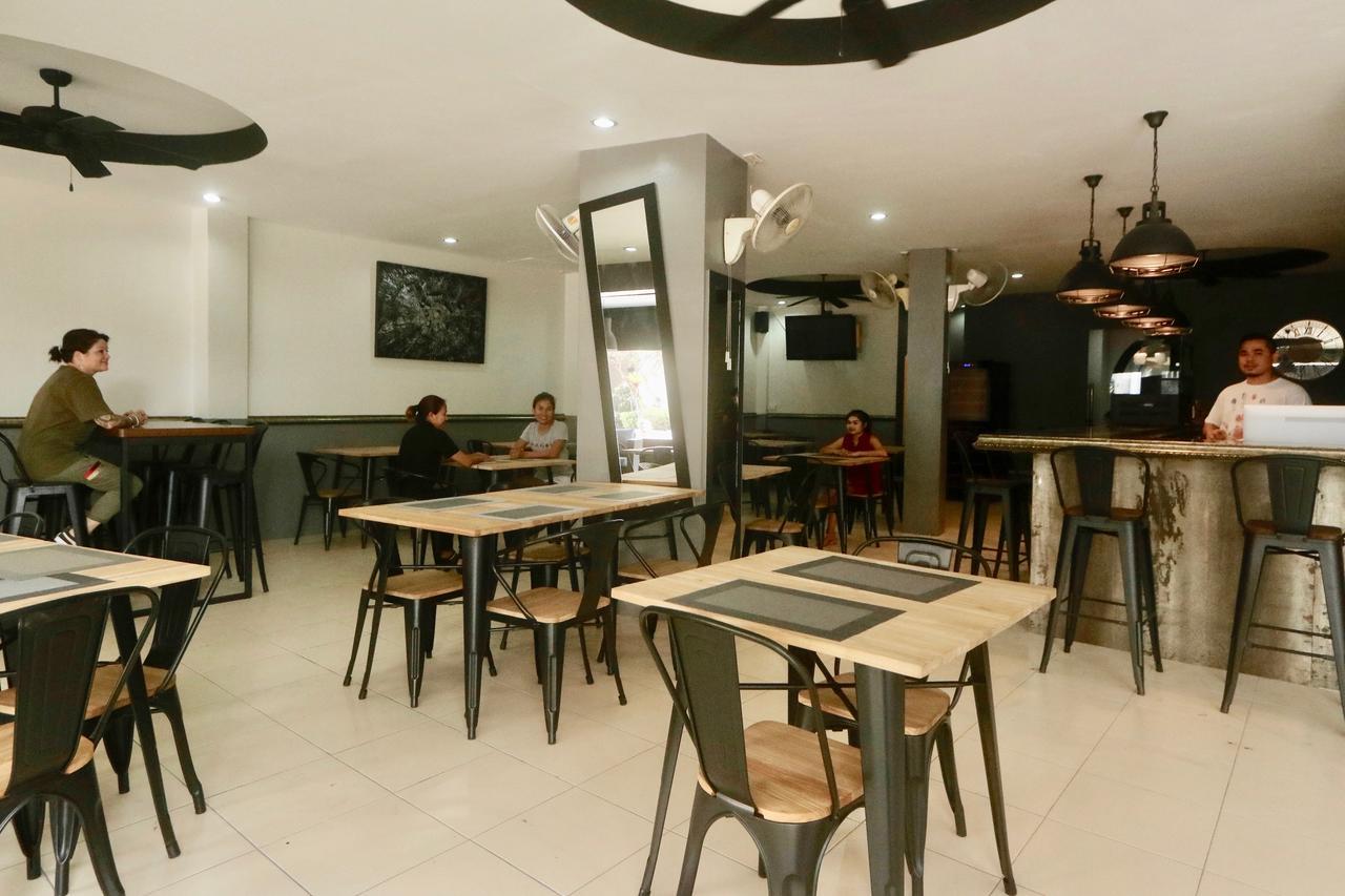 C&C Residence Bistro Restaurant Патая Екстериор снимка