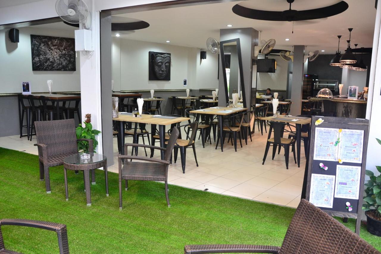 C&C Residence Bistro Restaurant Патая Екстериор снимка